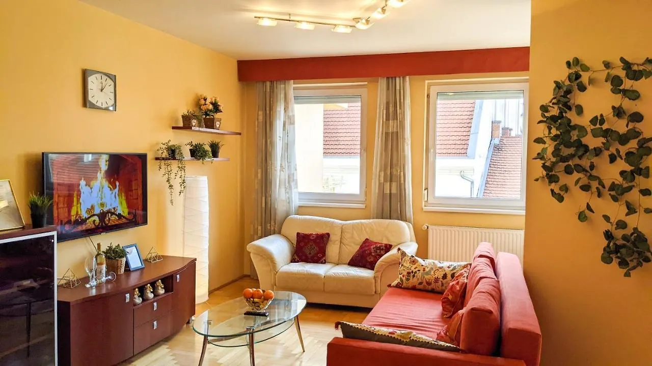 Skytop Modern Condo In Heart Of Downtown Budapest 0*,  Hongrie