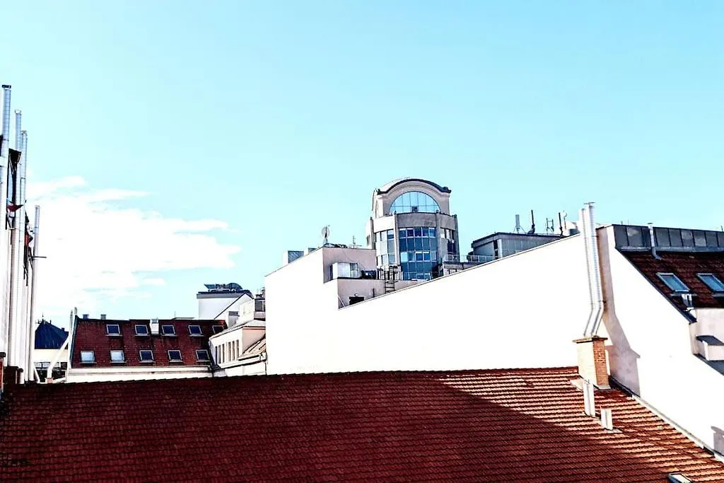 Skytop Modern Condo In Heart Of Downtown Budapest Appartement